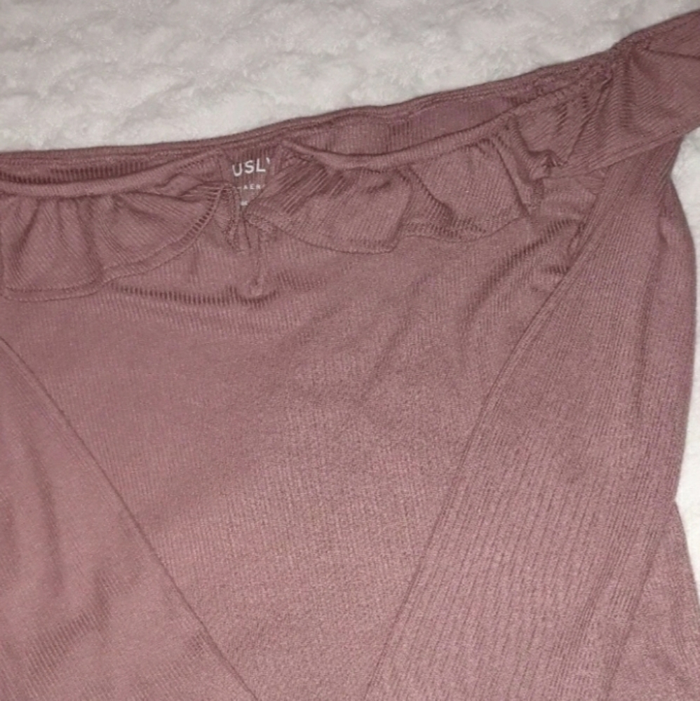 Mauve Ruffled Off Shoulder Top - Picture 2 of 5